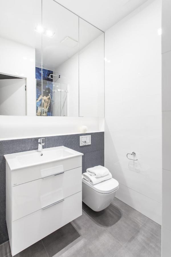Lion Apartments - Naviflat Brabank Premium Apartment With Parking Гданськ Екстер'єр фото